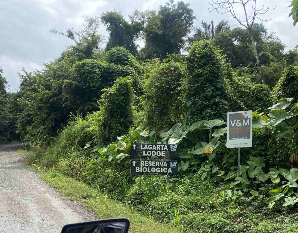 Road sign to Lagarta Lodge and Reserva Biológica Nosara
